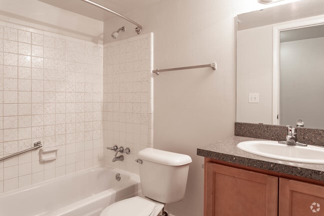 1 BR, 1 BA - 650 SF