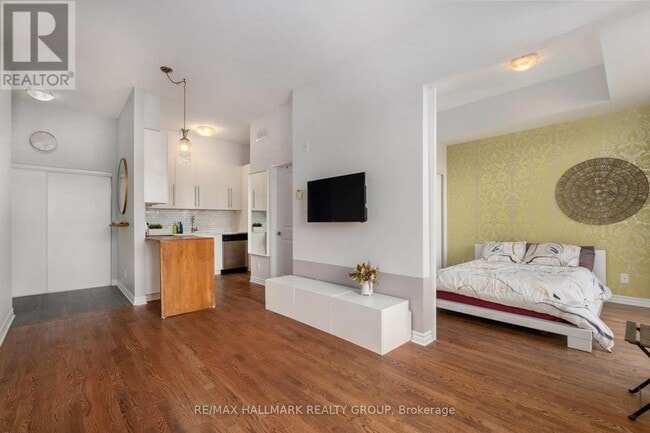 Photo - 682 Churchill Ave N Unité 207