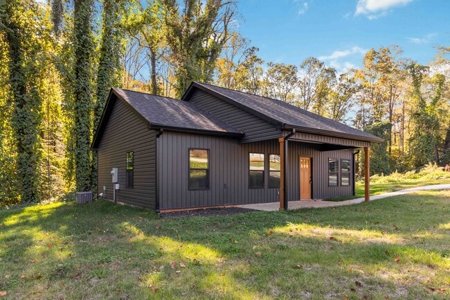 Photo - 1005 Midnight Rd