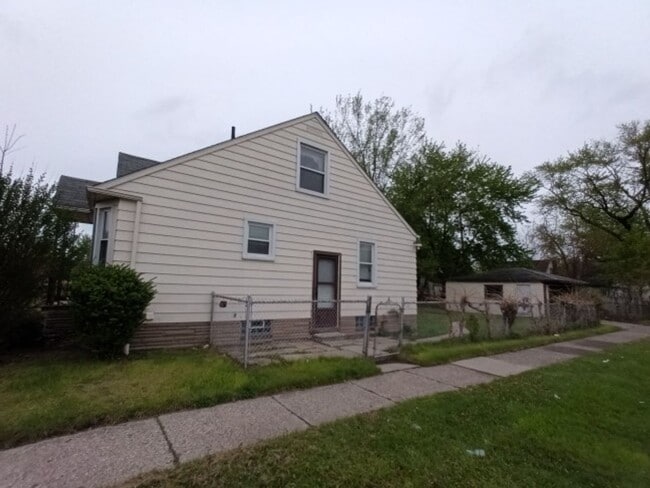 Photo - 3 bedroom 1 Bath Bungalow - Now Available!