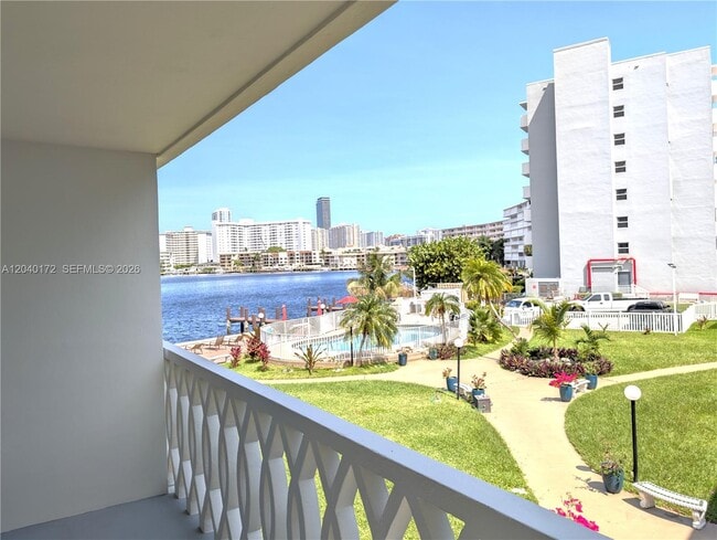 Building Photo - 450 Golden Isles Dr Unit 2C