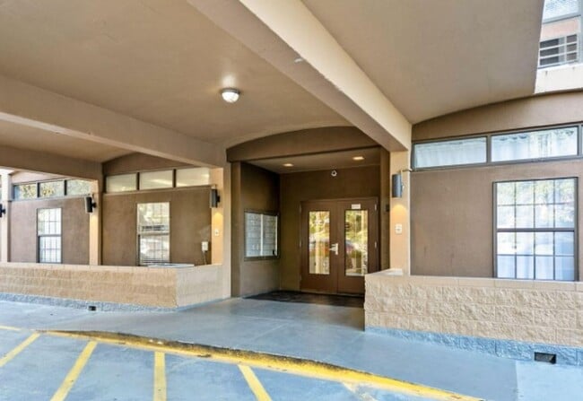 Photo - Knoxville 37916 - Studio condo - Within walking distance to University of Tennessee and Ft Sander...