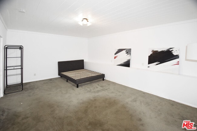 Photo - 2885 Searidge St
