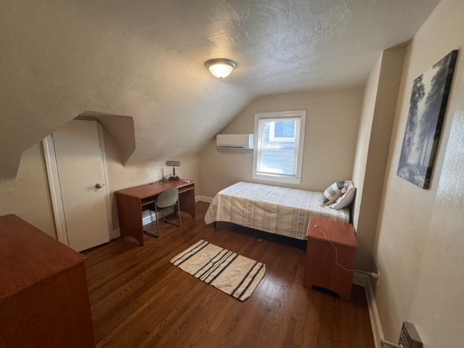 Photo - 5215 Huntington Ave