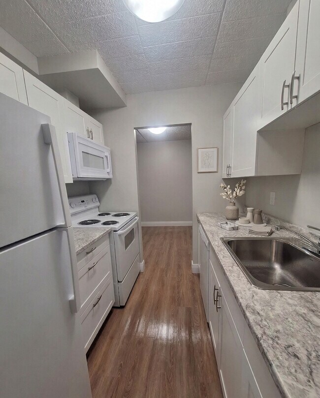 Photo - Lewis Court Apartments