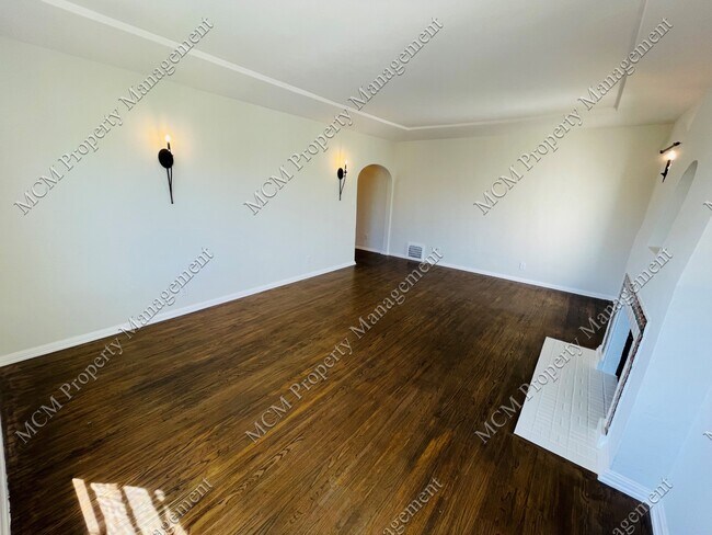 Sala de estar 8137 - 8137 Blackburn Ave