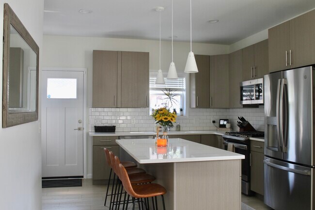 Photo - 1889 W 54th St