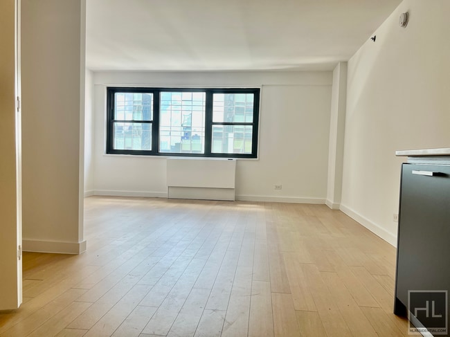 Building Photo - East 39th Street Unit 25F