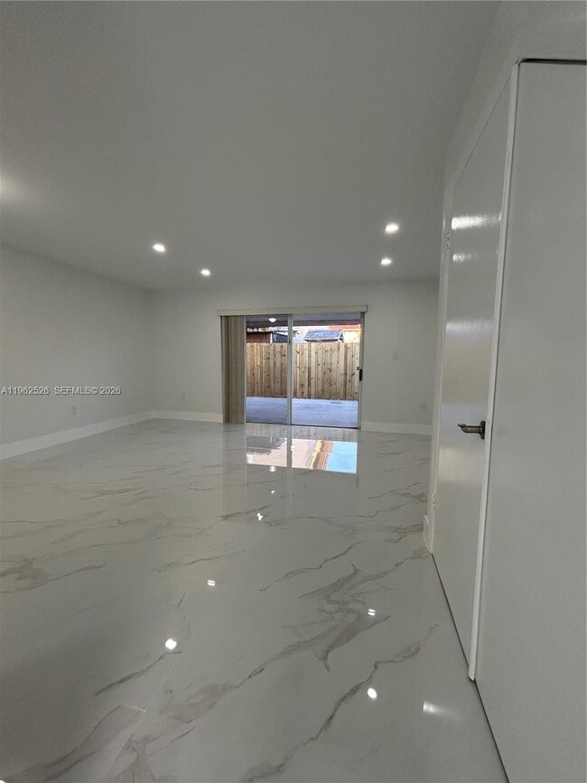 Building Photo - 8079 NW 8th St Unit 10