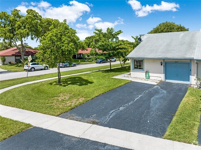 Building Photo - 6005 NW 79th Ave Rental