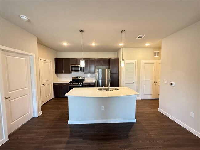 Building Photo - 2102 Antoine Dr Unit 2316 Rental