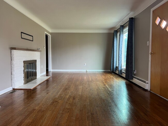 Photo - 743 Lander Rd