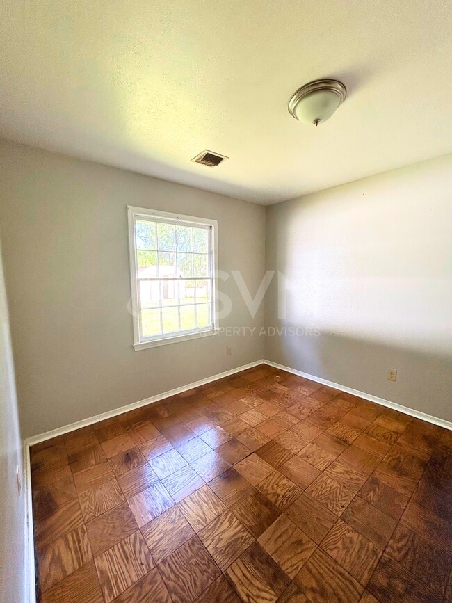 Photo - 2688 Cheshire Dr S