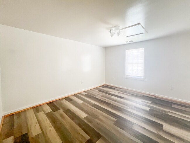 Photo - 532 Cameron St