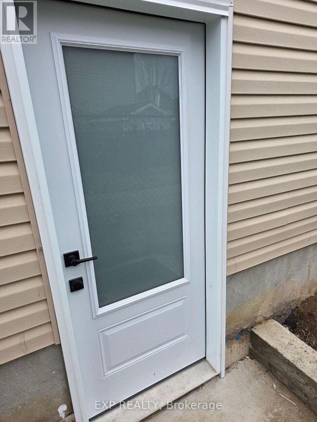 Photo - 180 Chenoa Way