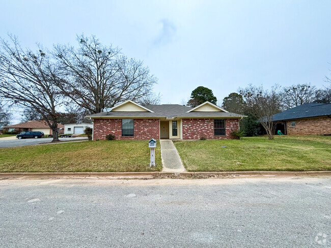 Building Photo - 408 Briar Square Rental