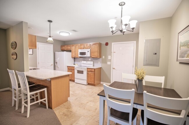 Building Photo - 65 Fordway Extension Unit B 204