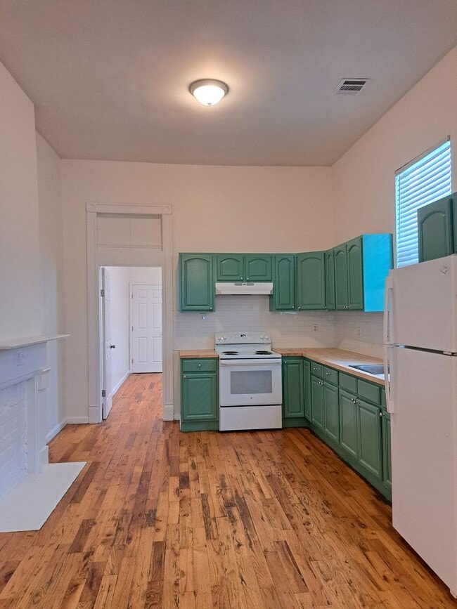 Photo - 1677 N Broad St Unidad 1679