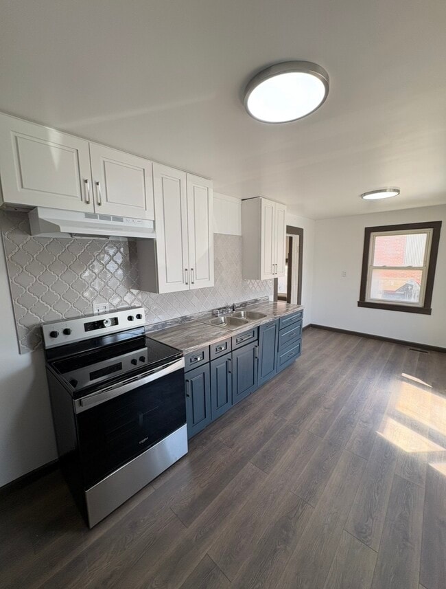 Photo - 253 W Morrison St