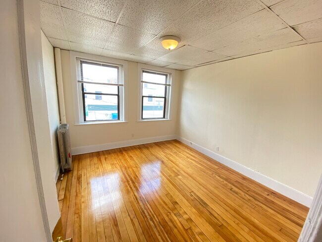 Building Photo - 431 Cambridge St Unit 3