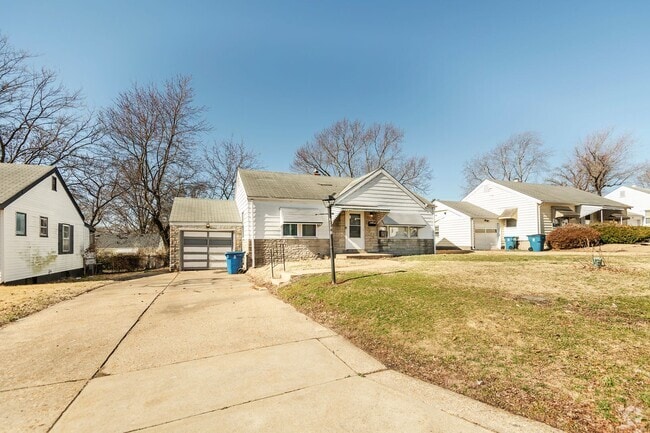 Building Photo - Lovely 2 Bedroom 2 Bathroom Home