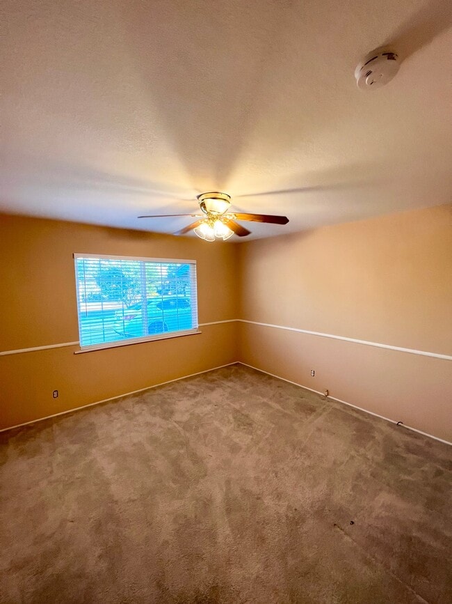 Photo - 1050 W La Deney Dr