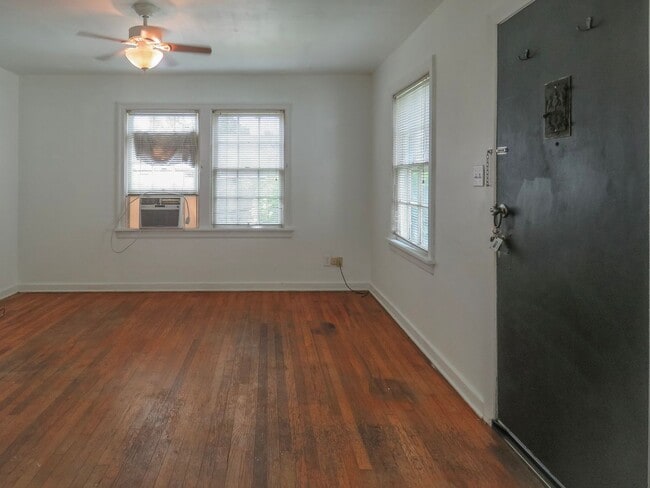 Photo - 1 Bedroom Cottage available in Salem !