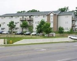 Douglas Woods - Douglas Woods Apartments