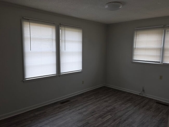 Photo - BONNER AVE-F&amp;S Unit 1319