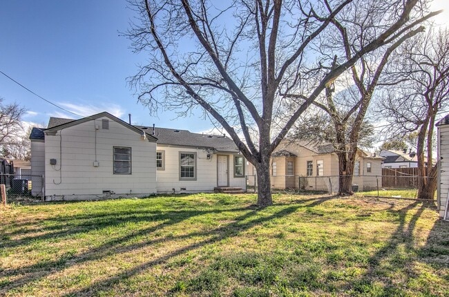 Photo - Eye-catching Home in Heart of Lubbock!- self showing