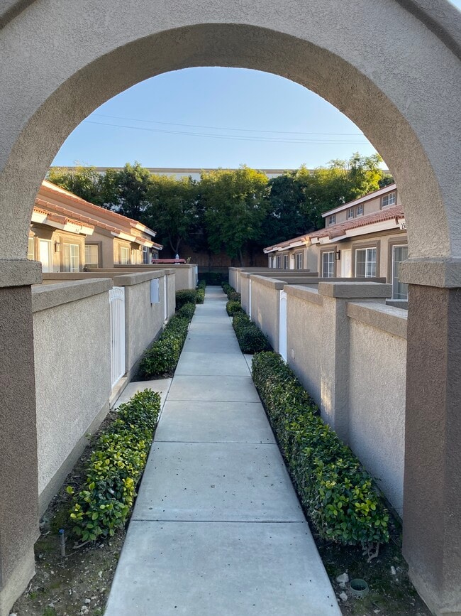 Photo - 25621 Prospect Ave Townhome