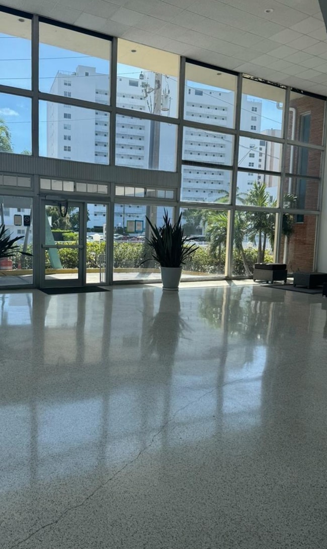 Building Photo - 6484 Indian Creek Dr Unit 107