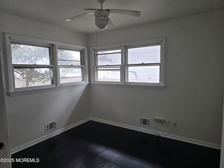 Photo - 297 Cambourne Dr