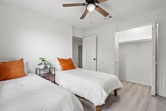 Photo - 604 Lochnell Dr