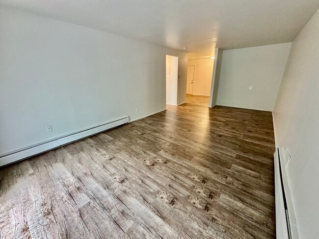 Photo - 311 Jarvis Street