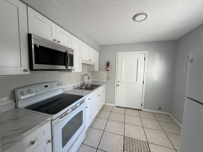 Photo - 1408 Spencer Ct Unidad Apt B