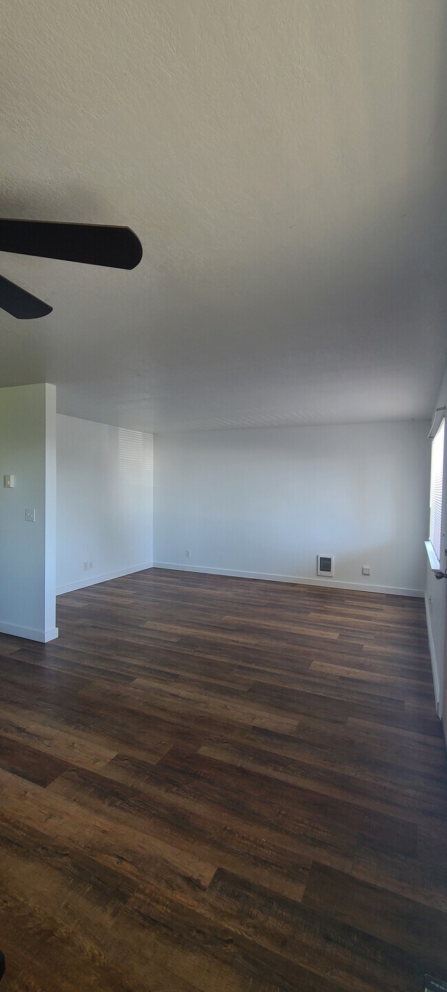 Living room - 442 SW Coast Ave Unit 442