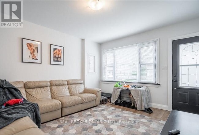 Photo - 301 Wallace Ave S