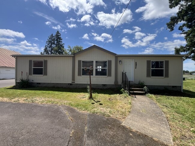 Building Photo - 3 bedroom, 2 bath Home in the Country, Available Now!