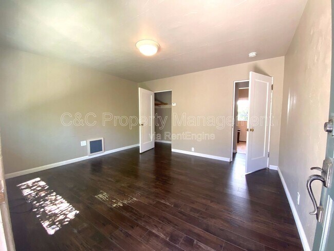 Photo - 114 Maple St Unidad 4