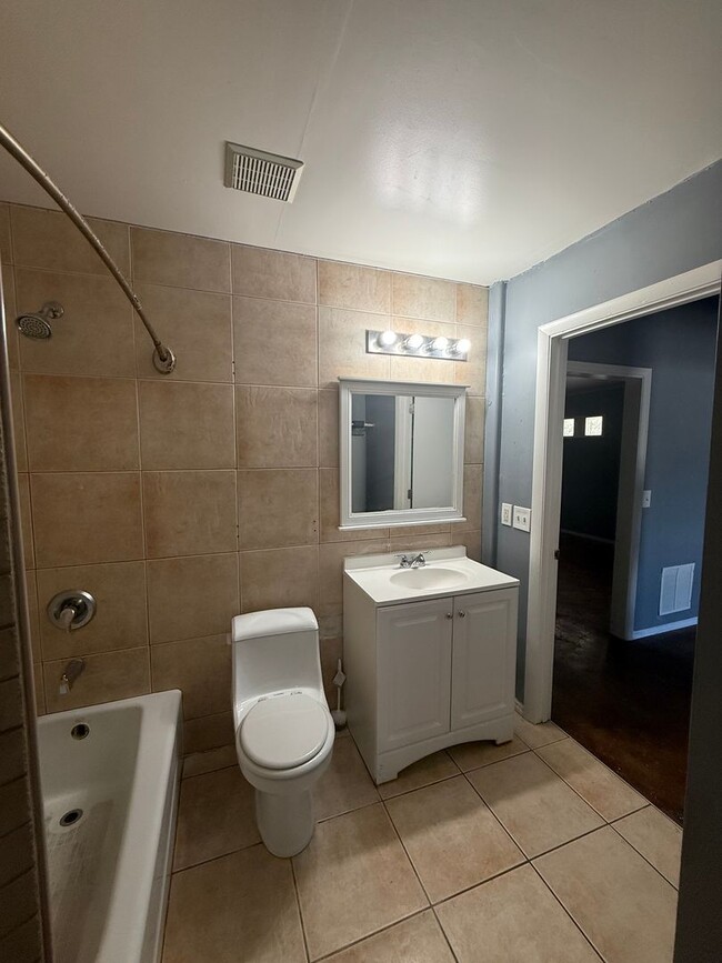 Photo - Spacious 4BR/3BA Home on Redmond Street – COMMERCIAL STYLE KITCHEN - Port Charlotte-$500 FIVE HUN...