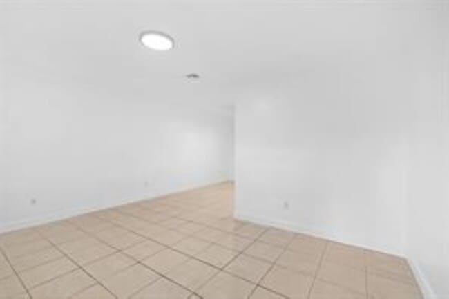Photo - 1017 NE 23rd Dr Unit 1