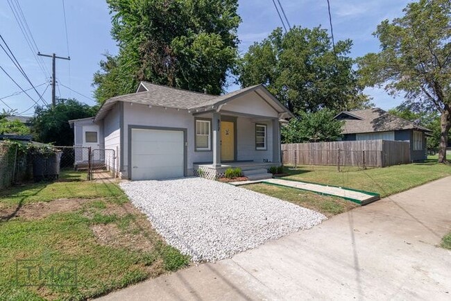 Building Photo - Tulsa 2-Bedroom Home | Walk to TU + Fenced...