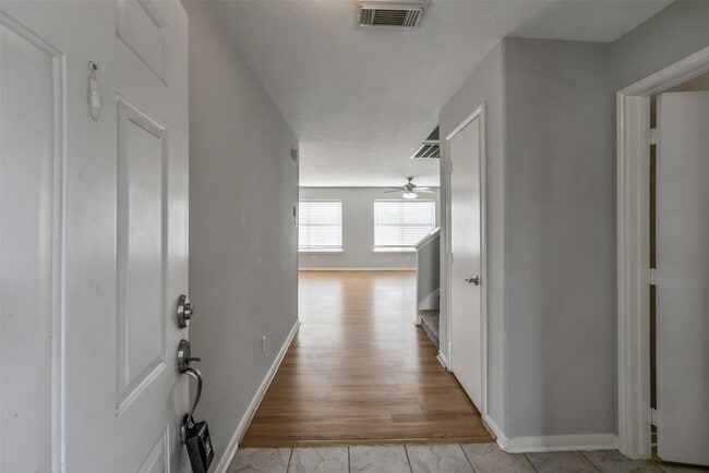 Photo - 3231 Stoneydale Ln