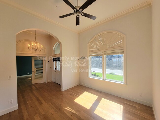 Photo - 1644 Naples Ln