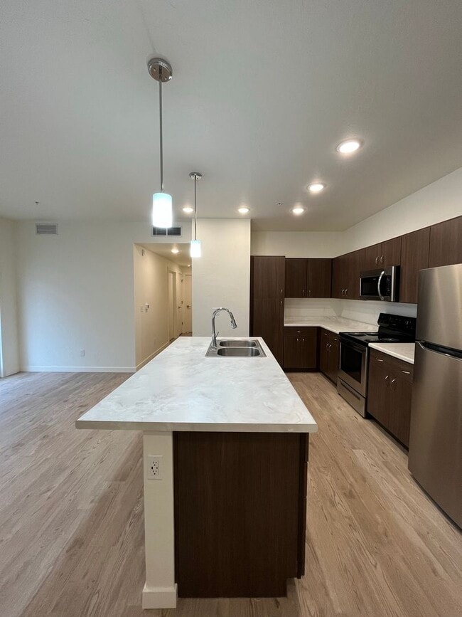 4715 Lexington sky lane Unidad 205