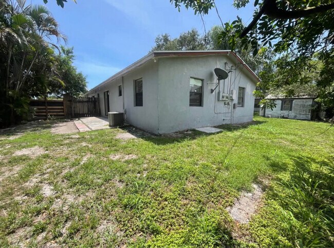 1639 Barbarie Ln