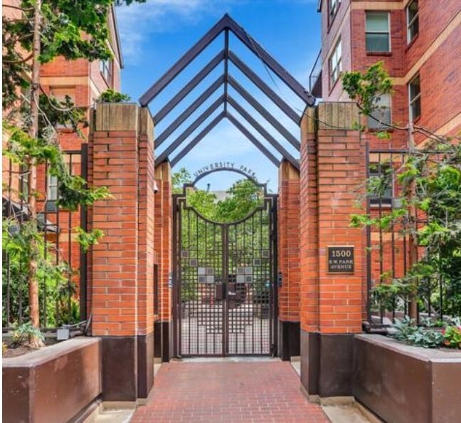 Entrance - 1500 SW Park Ave Unit 306
