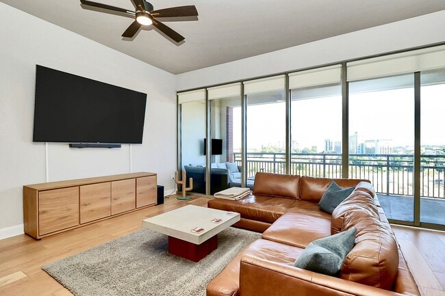 Photo - Spectacular 7th floor corner unit condo in... Unidad 713