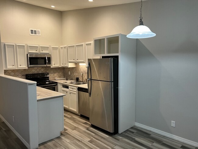 Building Photo - 812 Hardy Springs Cir Unit C